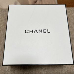 CHANEL Black And White Signature Gift Box